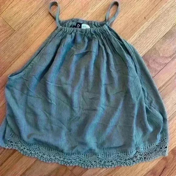 LIKE NEW Linen Look Crop Top - Picture 1 of 4